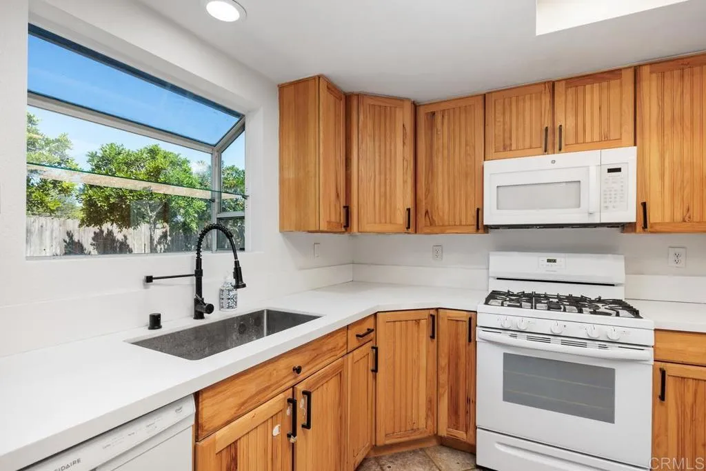 https://cdn.realtyfeed.com/cdn/127/306723408/d4b90a270ab7dbf7663f5023206bae79.webp