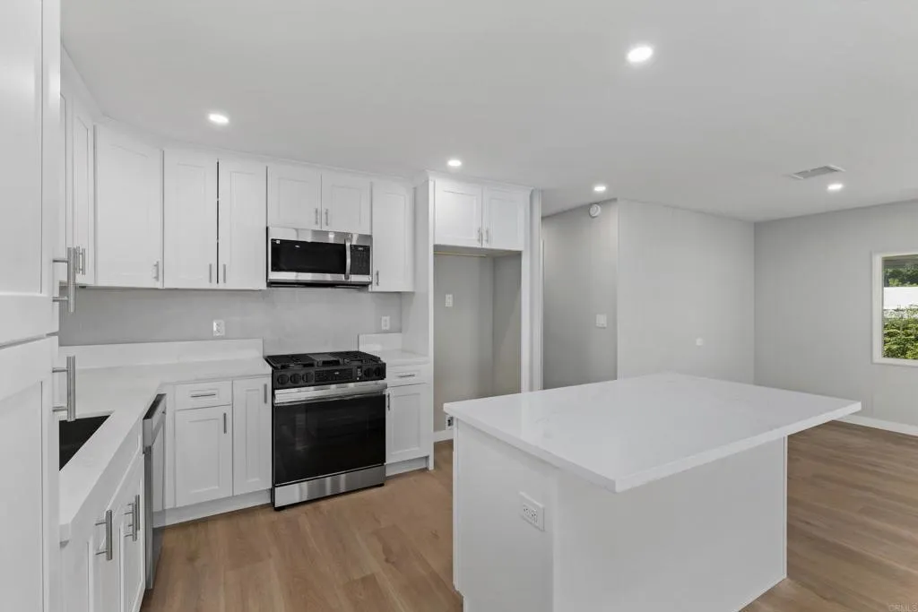 https://cdn.realtyfeed.com/cdn/127/306723437/74a1e84e1b1d2a9660dba980d0f507f1.webp
