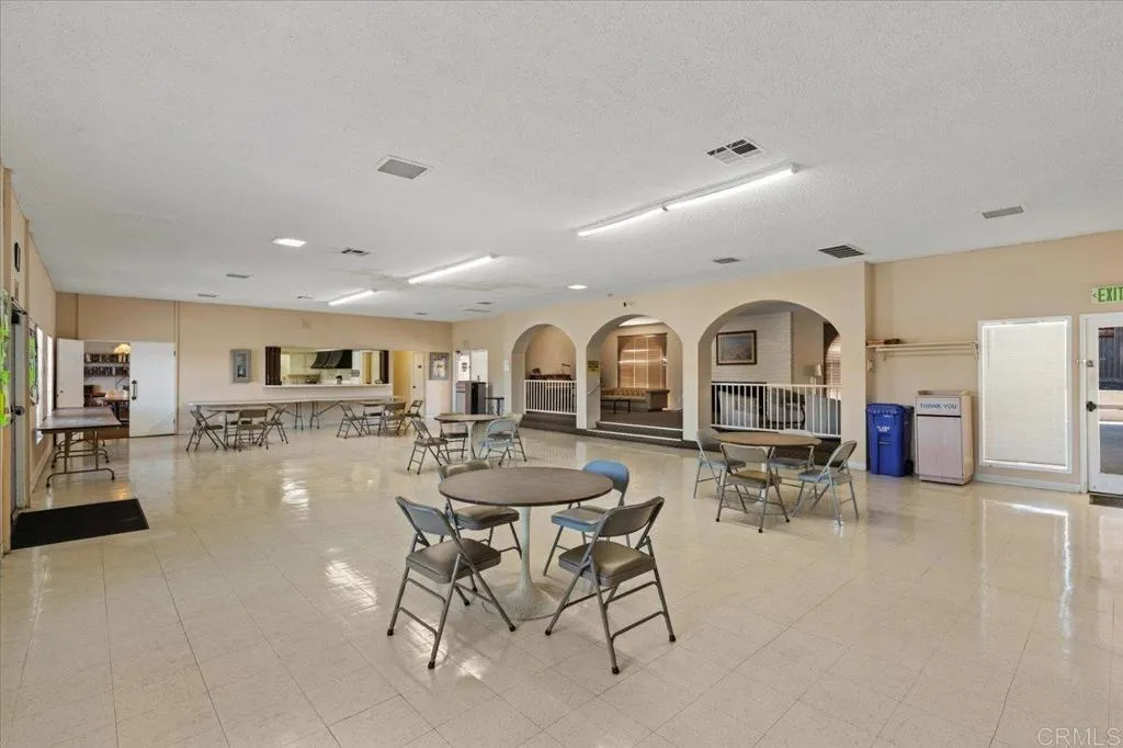 https://cdn.realtyfeed.com/cdn/127/306723437/7f3cf0f96bd7e867eba2b4592985cccf.webp