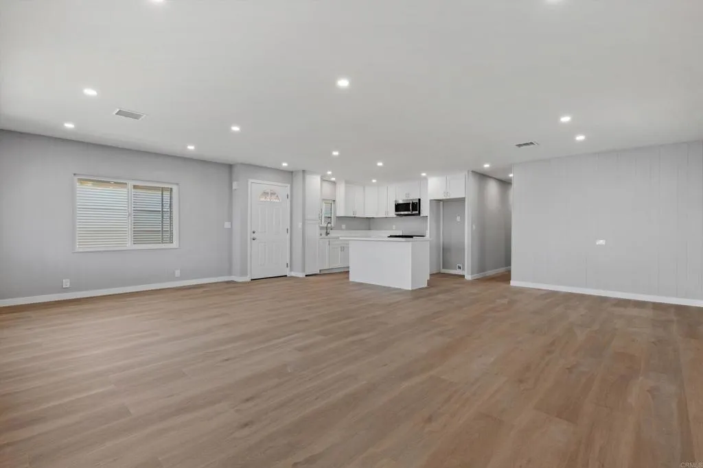 https://cdn.realtyfeed.com/cdn/127/306723437/cf5cffb2fab9a24f581df0bfd0f1668b.webp