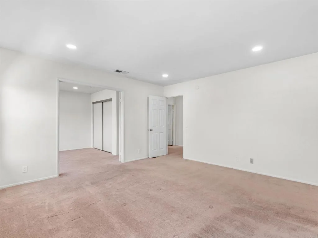 https://cdn.realtyfeed.com/cdn/127/306723445/368236f870e3557ca3d071f23b3342c9.webp