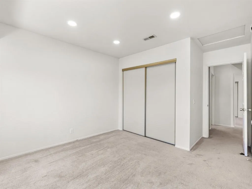 https://cdn.realtyfeed.com/cdn/127/306723445/58a5dcd250b95f1ed20d5ea8f0d881ed.webp