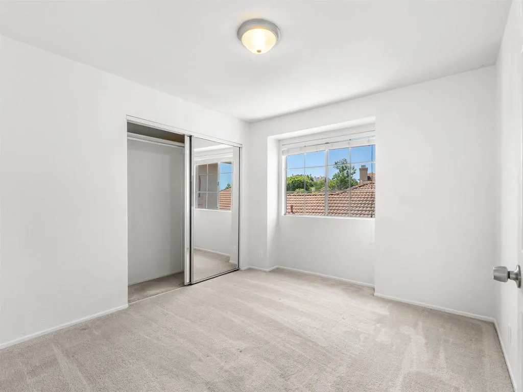 https://cdn.realtyfeed.com/cdn/127/306723445/940430a11a14bd78e1efe6c13e47d4a5.webp