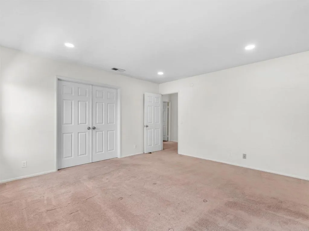 https://cdn.realtyfeed.com/cdn/127/306723445/9d142700e7bb77296bdb58895be4eb94.webp