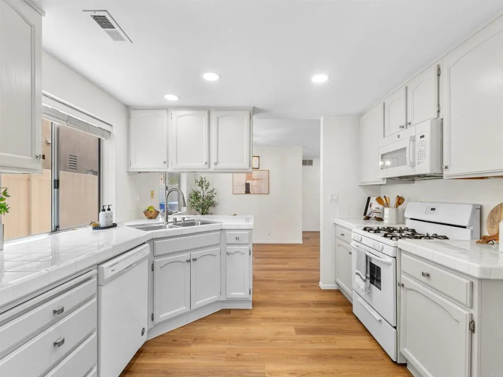 https://cdn.realtyfeed.com/cdn/127/306723445/d22ab436bf03a6ad59aea297763beea1.webp