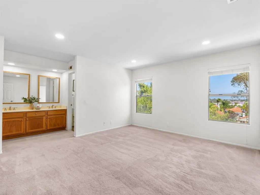 https://cdn.realtyfeed.com/cdn/127/306723445/e42c1018dd109af42e23bbcc0ddec071.webp