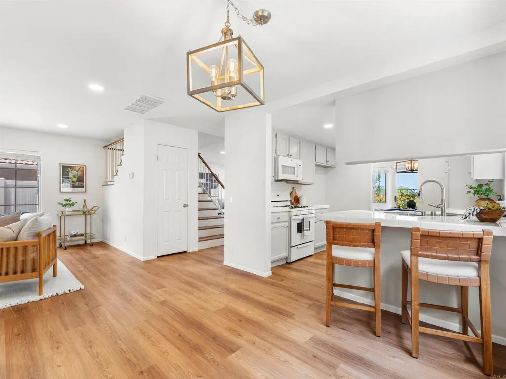 https://cdn.realtyfeed.com/cdn/127/306723445/e7278bd0578e8f1418070f3958f778b7.webp