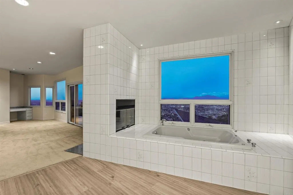 https://cdn.realtyfeed.com/cdn/127/306723452/50c86c7684b5ecb21e8f430f24665cd9.webp