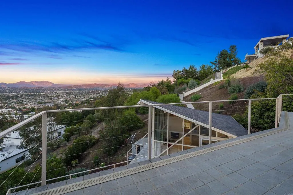 https://cdn.realtyfeed.com/cdn/127/306723452/55b4766c49db63eead782757b833acd2.webp