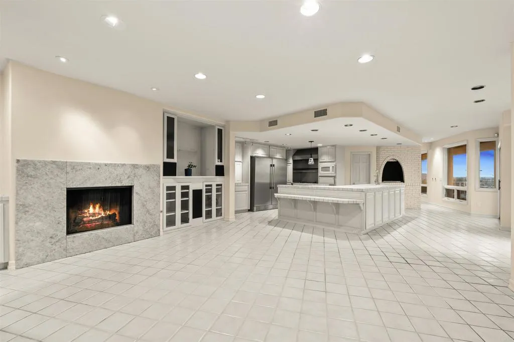 https://cdn.realtyfeed.com/cdn/127/306723452/876eec92f4ea7a5be26a119523974270.webp