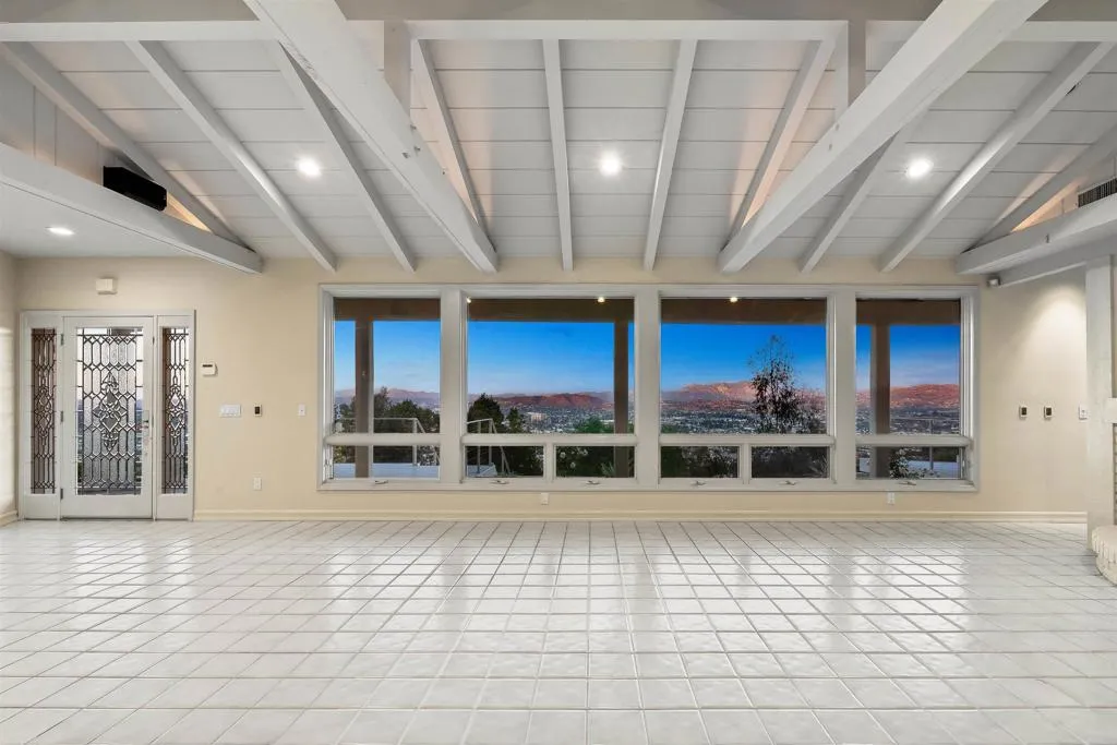 https://cdn.realtyfeed.com/cdn/127/306723452/bbcedd348eedfe9dd1f058cdbc7ca8d6.webp