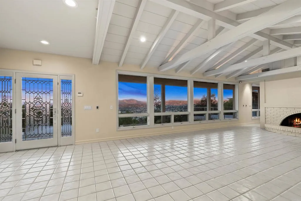 https://cdn.realtyfeed.com/cdn/127/306723452/c7dae94e70449274a9047a43c583c255.webp