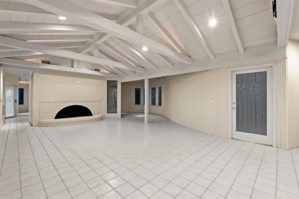 https://cdn.realtyfeed.com/cdn/127/306723452/cb9042e42028950351c144ff41bbb08e.webp