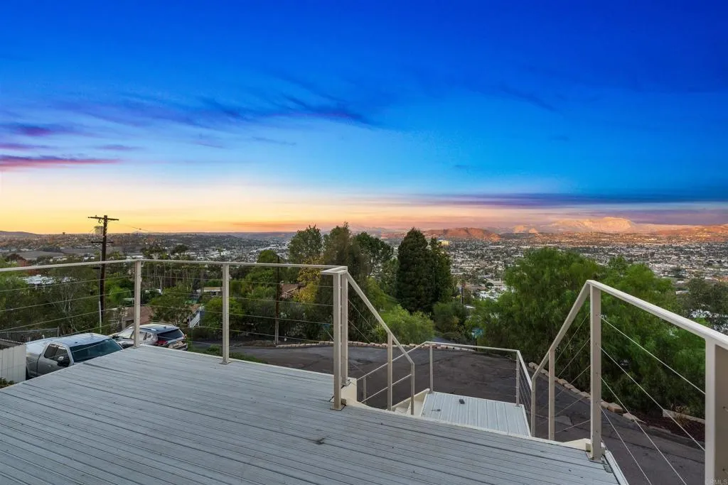 https://cdn.realtyfeed.com/cdn/127/306723452/d73689debf2a937541aaeba4645cffe7.webp