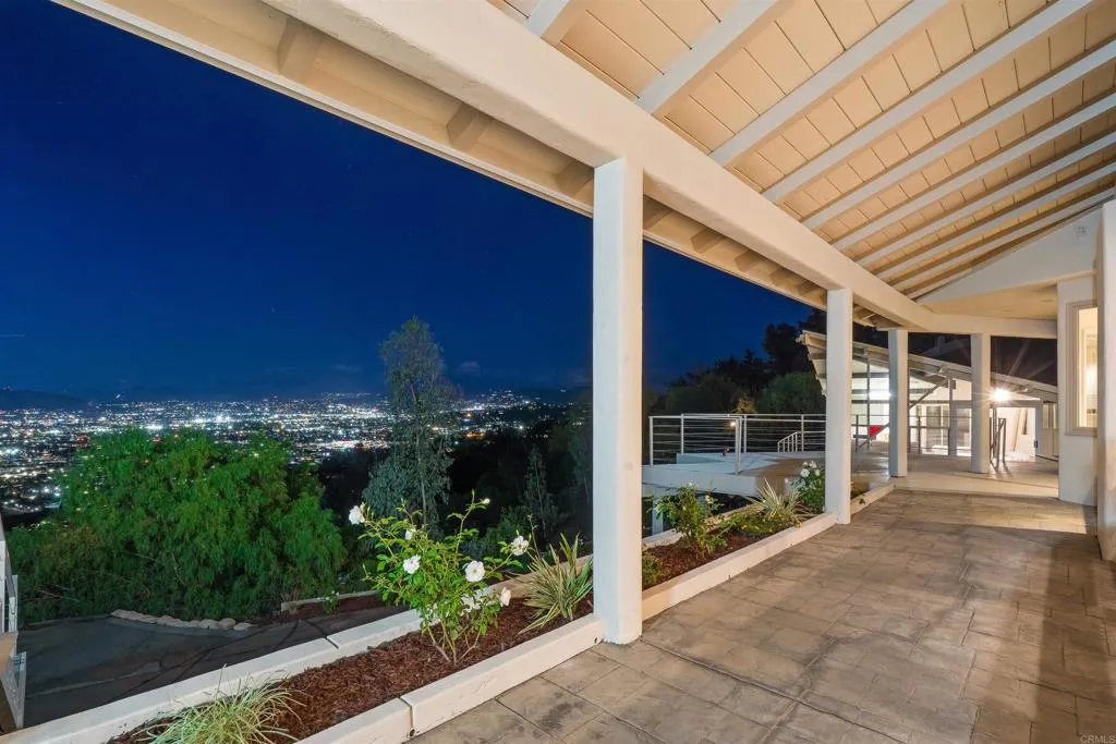 https://cdn.realtyfeed.com/cdn/127/306723452/fb31f8fa0c5bc19abcea0bd7ac5c2256.webp