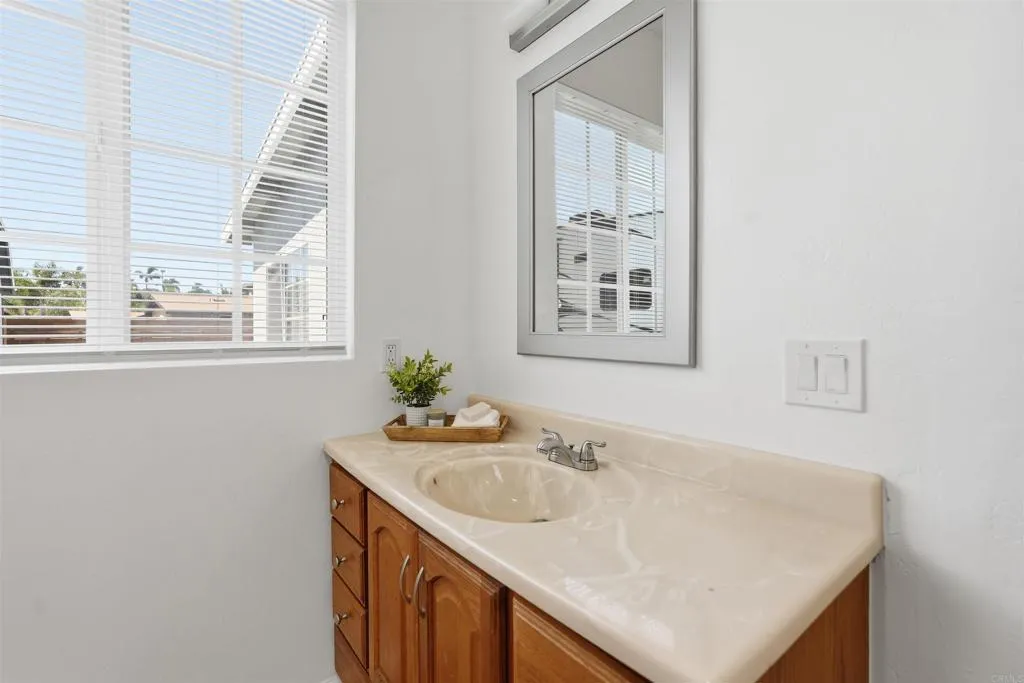 https://cdn.realtyfeed.com/cdn/127/306723477/06c15de45204d194da908add6aacd669.webp
