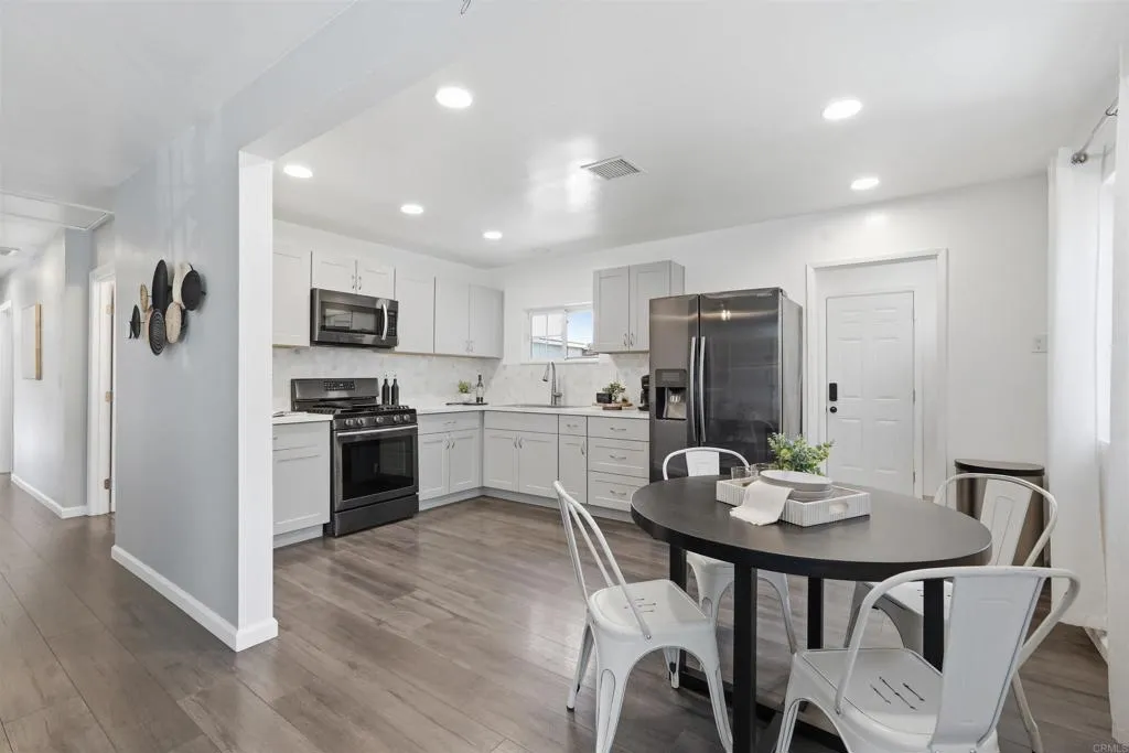 https://cdn.realtyfeed.com/cdn/127/306723477/18256eaea73a8e780f7459ded36df66b.webp