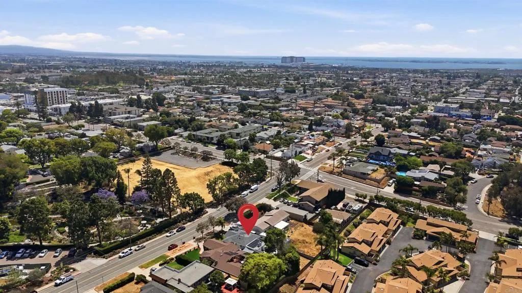 https://cdn.realtyfeed.com/cdn/127/306723477/f69cb67a5555abedb9dc33b35d175ba3.webp