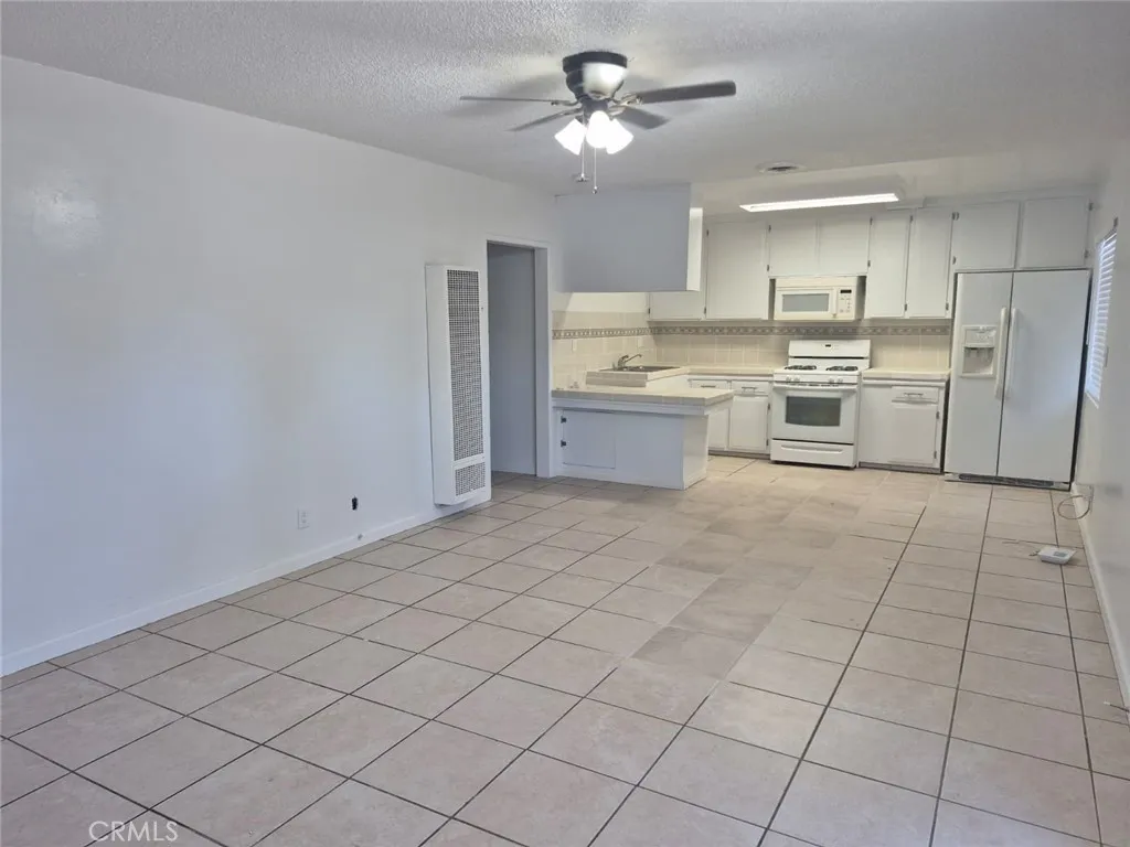 5174 Los Flores Boulevard Unit A, Inglewood, CA 90262 - Photo 2 of 11, Inglewood, CA