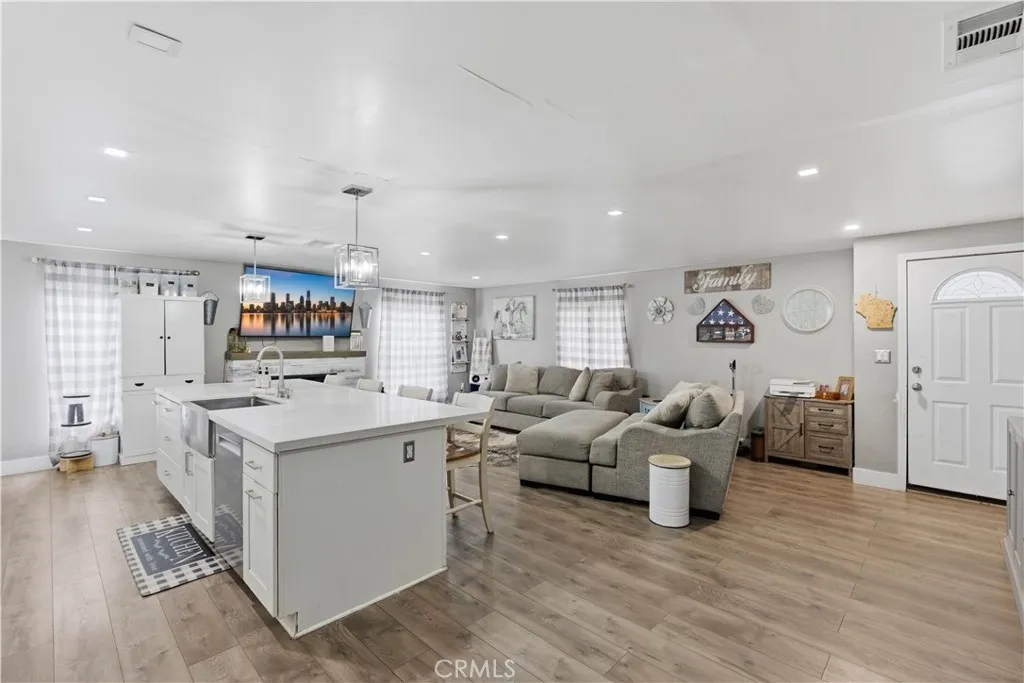 https://cdn.realtyfeed.com/cdn/127/306723500/491b8f042aa7cdef0b6fea4cfe64c646.webp