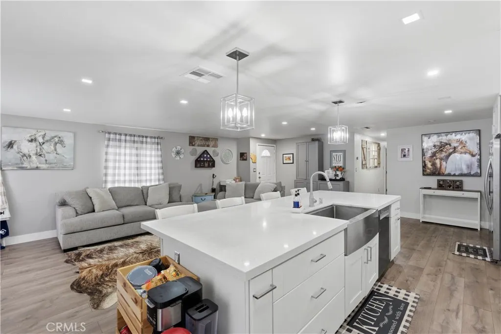 https://cdn.realtyfeed.com/cdn/127/306723500/516e4c7d353824a4ec2d81bc285dc3f2.webp