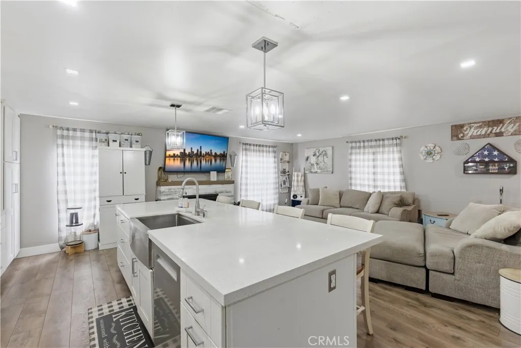 https://cdn.realtyfeed.com/cdn/127/306723500/66abfda0be10312be10de82694add8af.webp