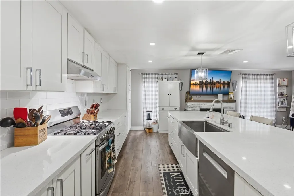 https://cdn.realtyfeed.com/cdn/127/306723500/99dc8b2a41f0cfa16404b7dd08e457d2.webp