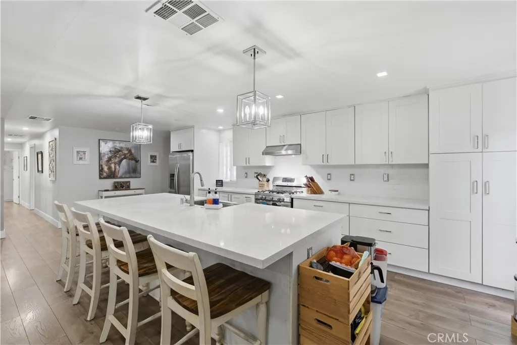 https://cdn.realtyfeed.com/cdn/127/306723500/ade06a0abd6fb725af42cc9fafebfc3c.webp