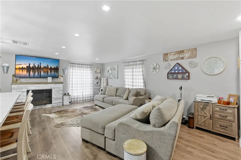 https://cdn.realtyfeed.com/cdn/127/306723500/db53f4d18c8c4c0b4966705f31817322.webp