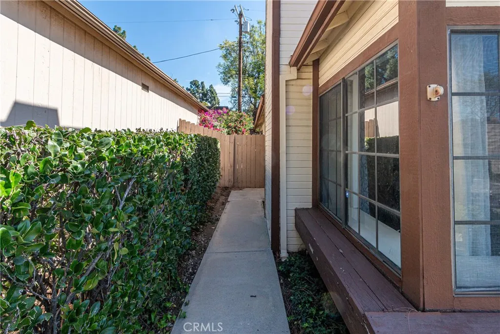 13982 Olive Grove Lane, Sylmar, CA 91342 - Photo 3 of 33, Sylmar, CA
