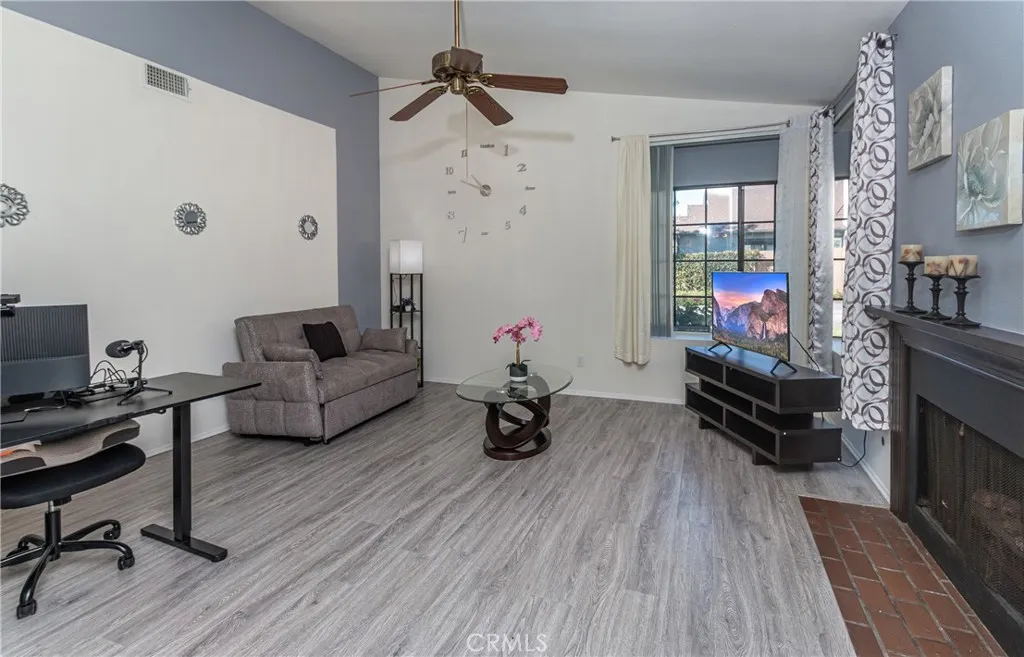 13982 Olive Grove Lane, Sylmar, CA 91342 - Photo 4 of 33, Sylmar, CA