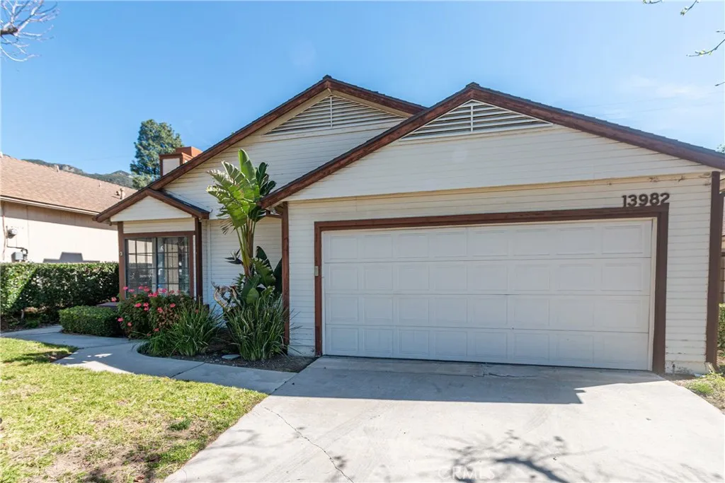 13982 Olive Grove Lane, Sylmar, CA 91342 - Photo 2 of 33, Sylmar, CA