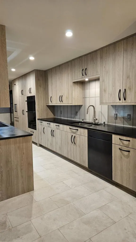 https://cdn.realtyfeed.com/cdn/127/306723586/f38be08ee327383800dde0fbfd9a85d5.webp