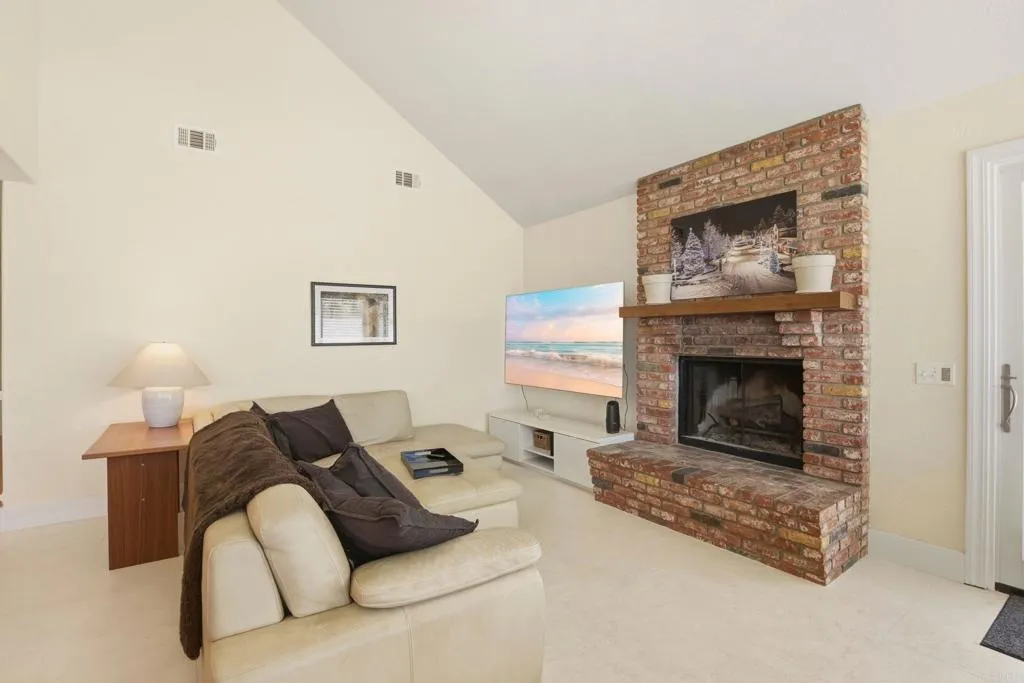 https://cdn.realtyfeed.com/cdn/127/306723660/c548bd2d1baf4b000551e33f217b6c98.webp