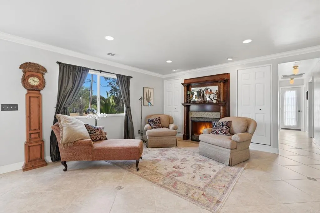 https://cdn.realtyfeed.com/cdn/127/306723718/14bb118dfd144d72131d917080235202.webp