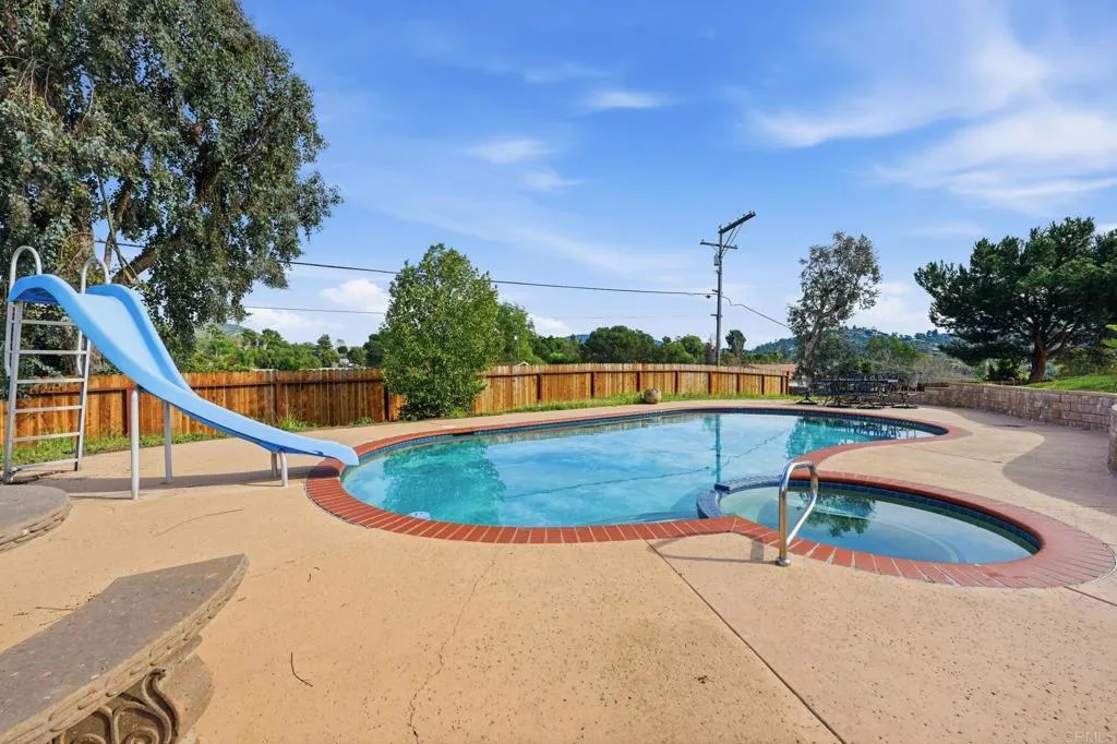 https://cdn.realtyfeed.com/cdn/127/306723718/2d592dba44dd32d1f40bf884b98dee15.webp