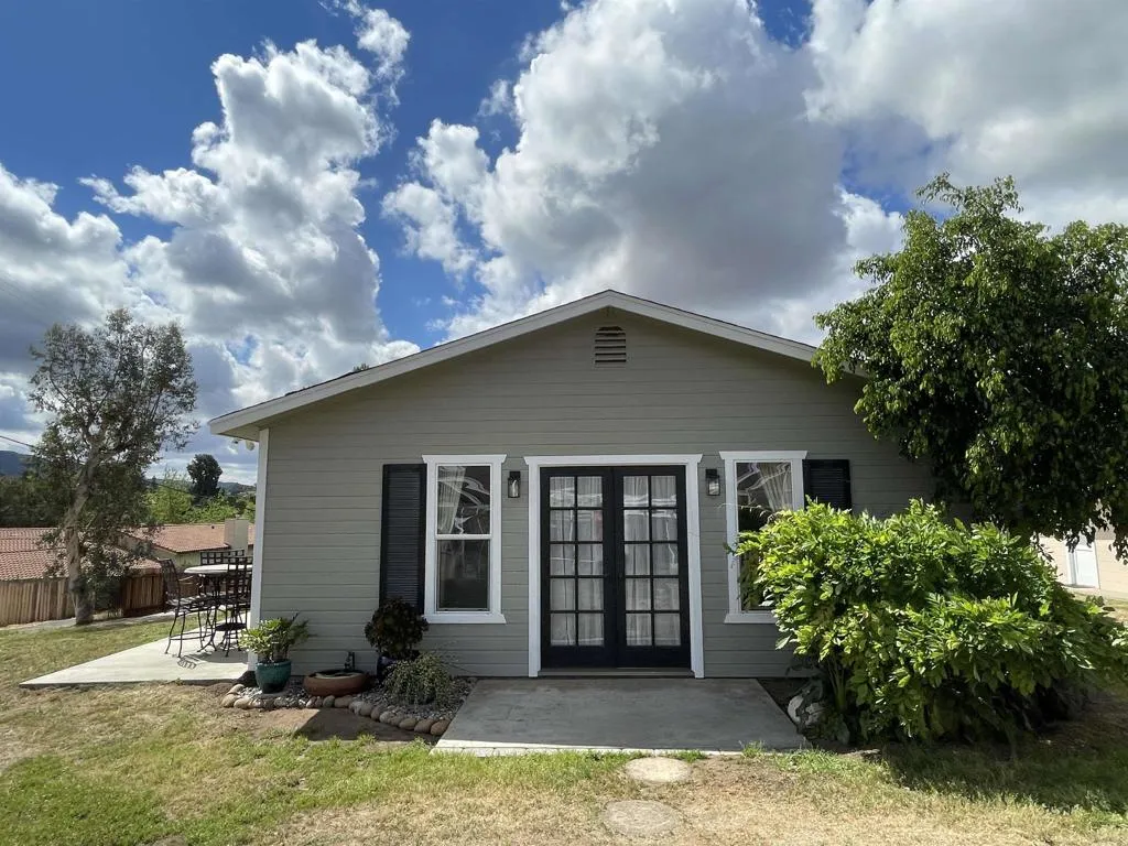https://cdn.realtyfeed.com/cdn/127/306723718/f9da42c89f1e873adaf7a7ead8974bd6.webp