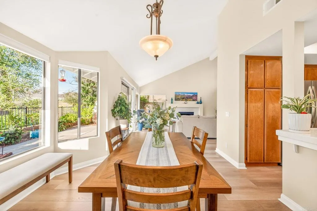 https://cdn.realtyfeed.com/cdn/127/306723868/12044add7d9c28cf84e85115190fc232.webp