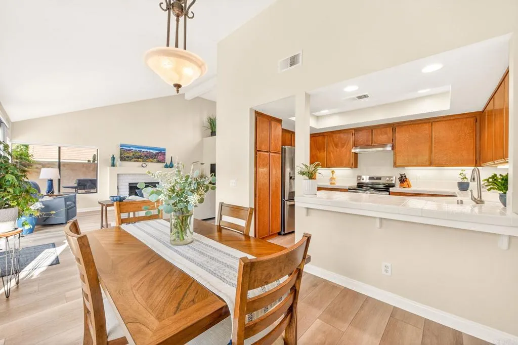 https://cdn.realtyfeed.com/cdn/127/306723868/ff0b9b051719a3ba3ec95d77c25a41fb.webp