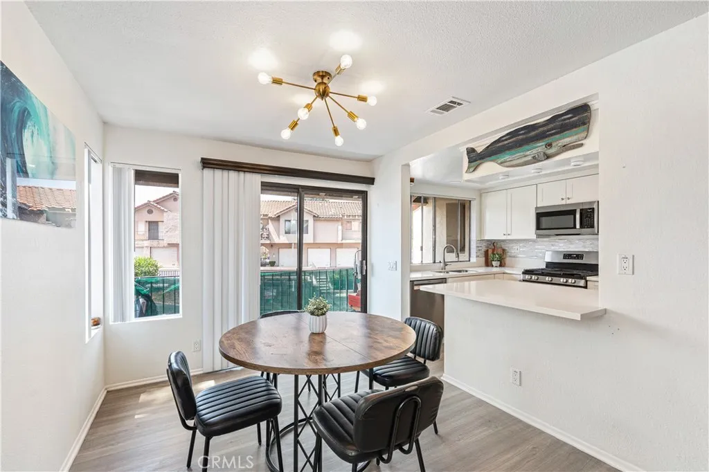 Photo #8: SW26110218 Listing: Photo #8