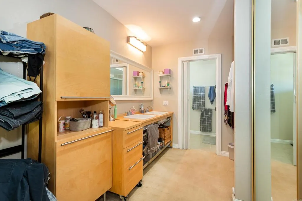 https://cdn.realtyfeed.com/cdn/127/306724203/71b6a4cfa926c98b8de4230bd9461664.webp