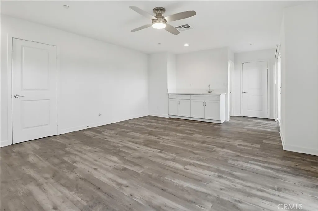 https://cdn.realtyfeed.com/cdn/127/306724219/8732648854f01444553b7418f2ca9ff2.webp