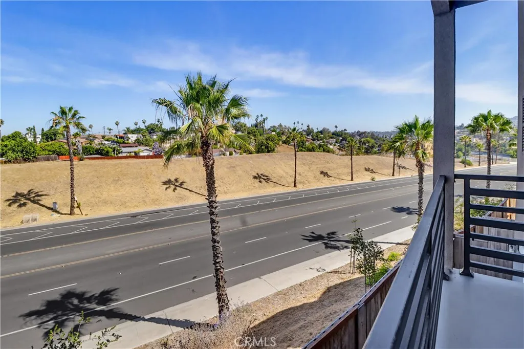https://cdn.realtyfeed.com/cdn/127/306724219/8d3bfc7e9d234764aa13ffa9bb5d3342.webp