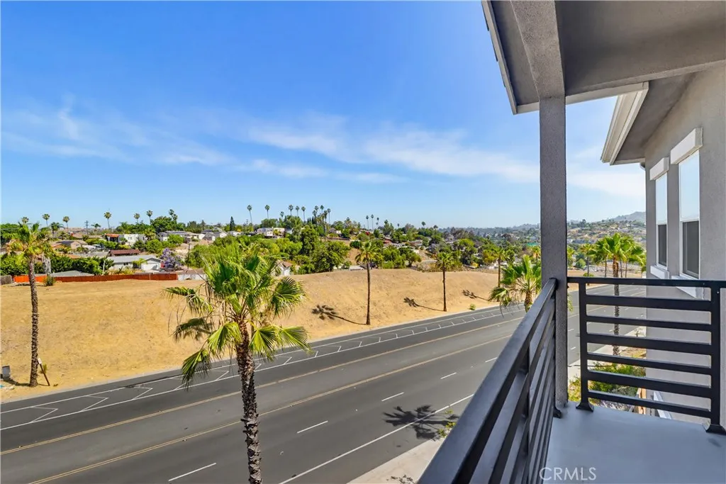 https://cdn.realtyfeed.com/cdn/127/306724219/fc4ea35dd00a3735199f39cec555b9d3.webp