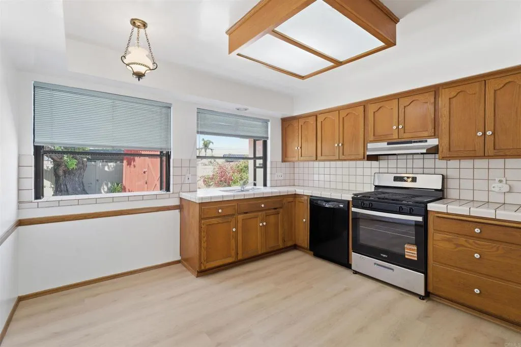 https://cdn.realtyfeed.com/cdn/127/306724236/94f88e0dbdec7b8ed95f07caa7c872ee.webp