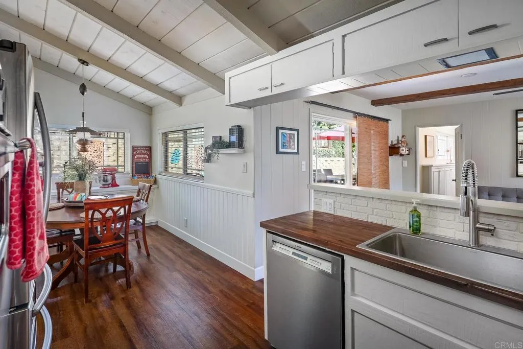 https://cdn.realtyfeed.com/cdn/127/306724265/fb191343a6d36b171991e695faa8d013.webp