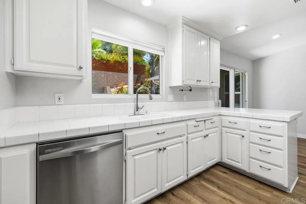 https://cdn.realtyfeed.com/cdn/127/306724271/d7a6449a9866f8924ef91c397c86c8e6.webp