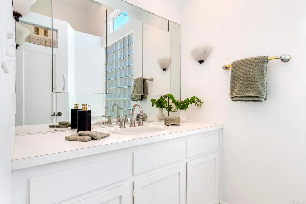 https://cdn.realtyfeed.com/cdn/127/306724327/a6bdb794c385ce55c7f1350f85e6f78a.webp