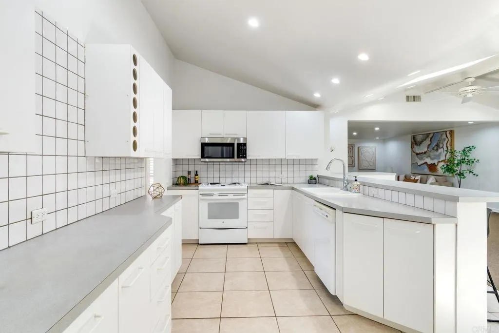 https://cdn.realtyfeed.com/cdn/127/306724327/cdc061b890340e31a644f7f70477090c.webp
