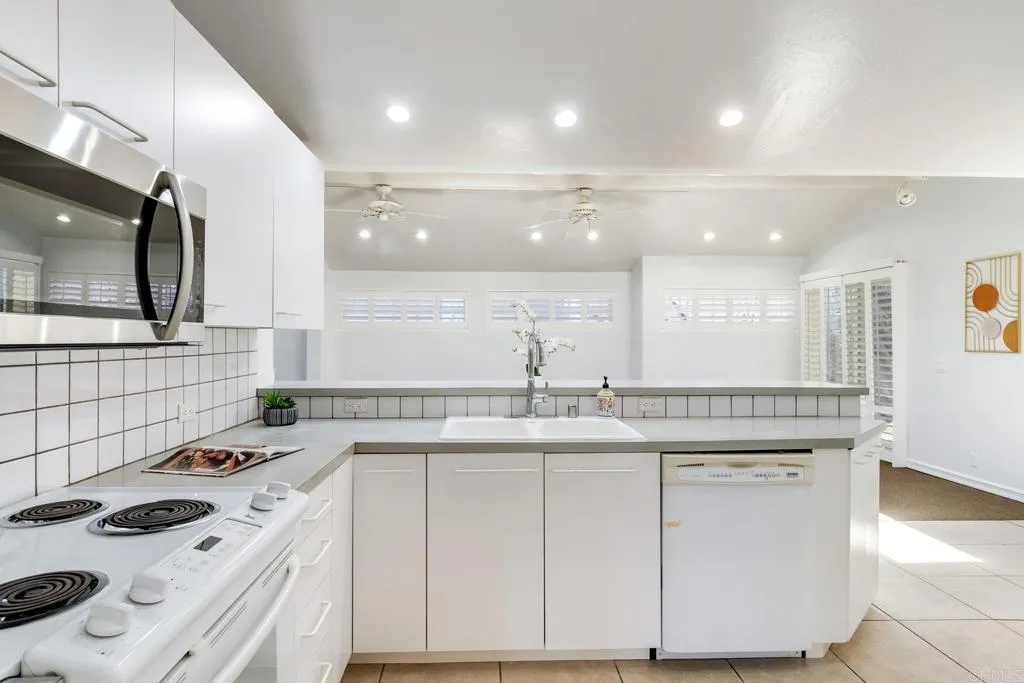 https://cdn.realtyfeed.com/cdn/127/306724327/d692f2a58af86a3349ba653037a704b5.webp
